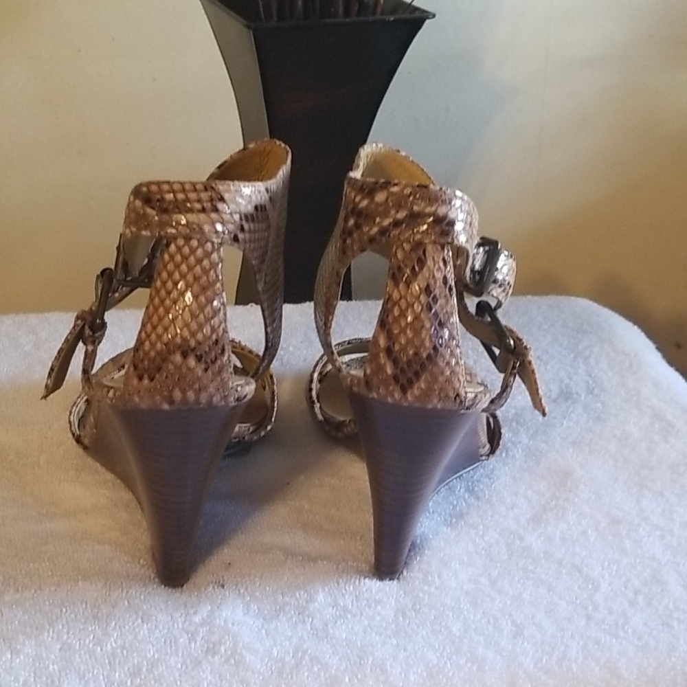 Shoes - Picture 2 of 4